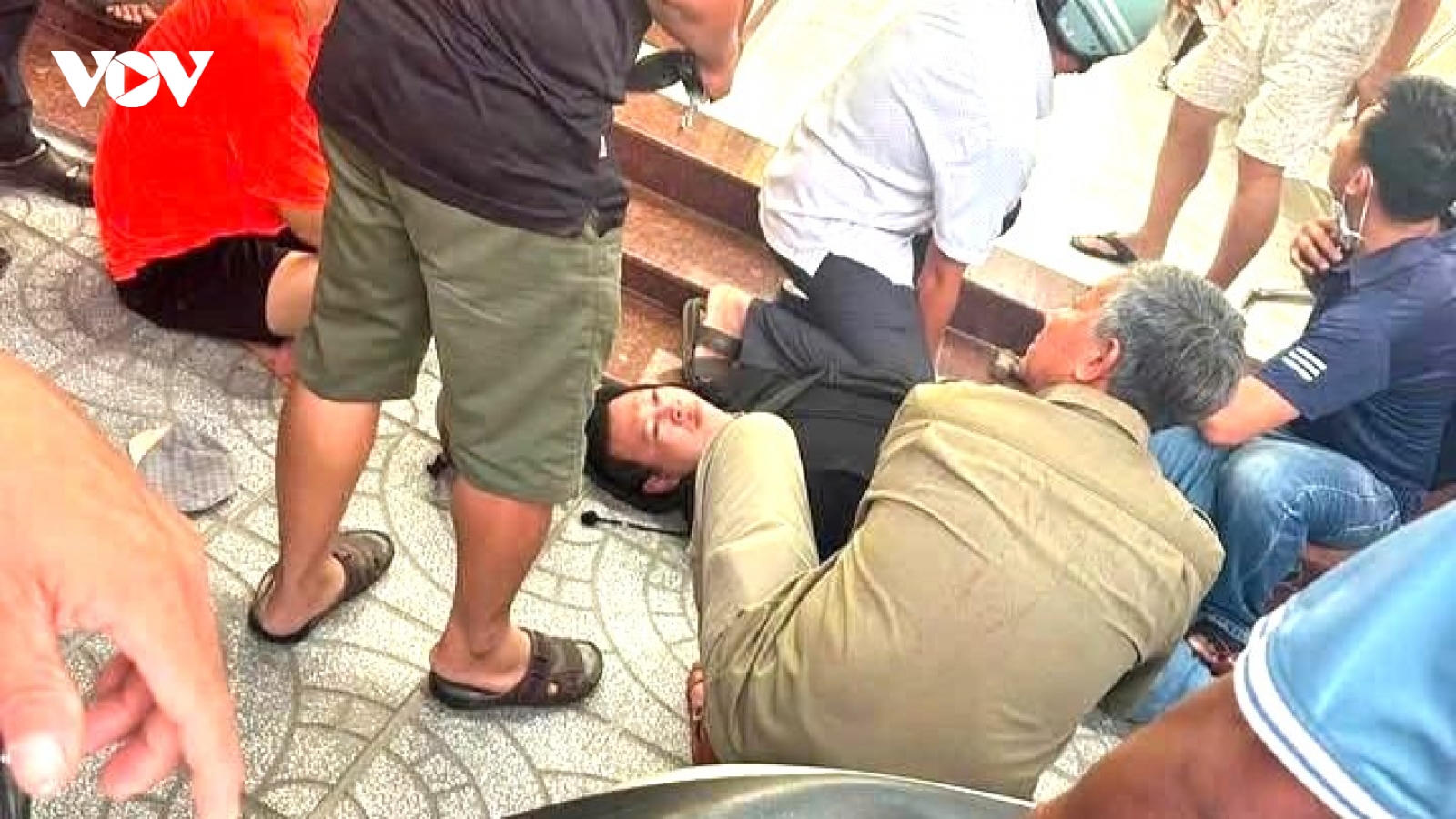 Khống chế đối tượng dùng búa cướp tiệm vàng ở Cần Thơ