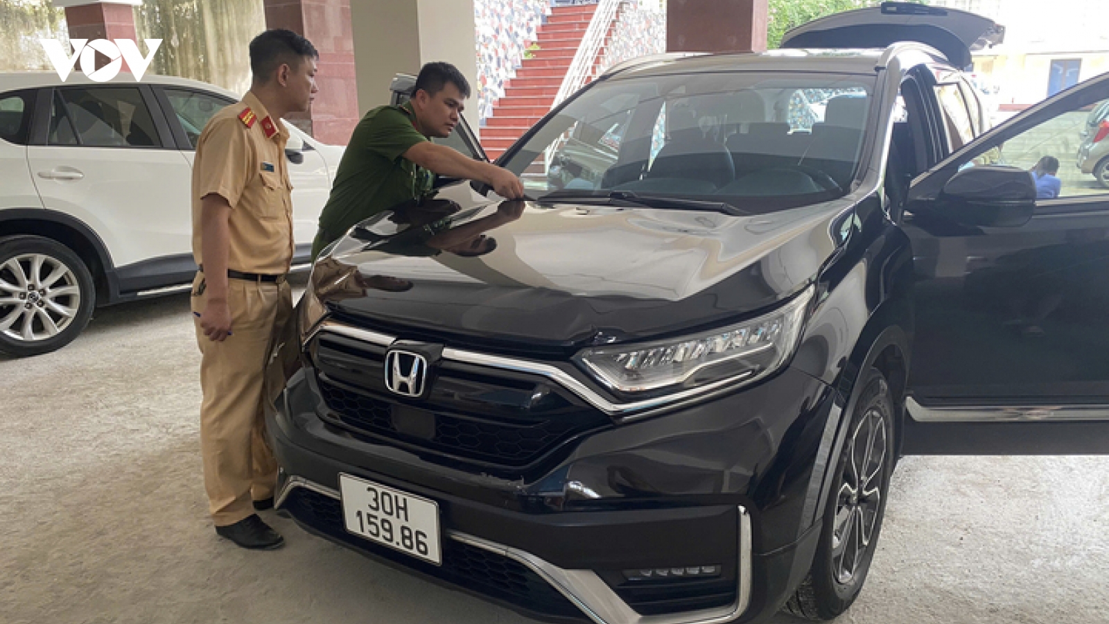 Danh tính tài xế ô tô lao lên vỉa hè tông 2 người rồi bỏ chạy ở Lào Cai