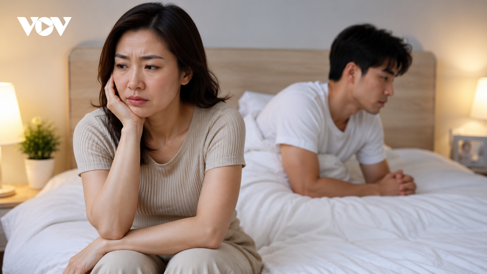 Lệch pha chuyện chăn gối với chồng kém tuổi, tôi phải làm sao?