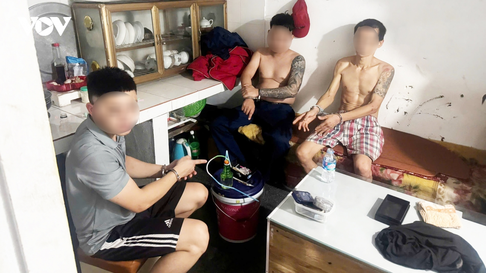 Đột kích căn nhà ở Thái Nguyên, bắt quả tang 4 thanh niên phê ma túy