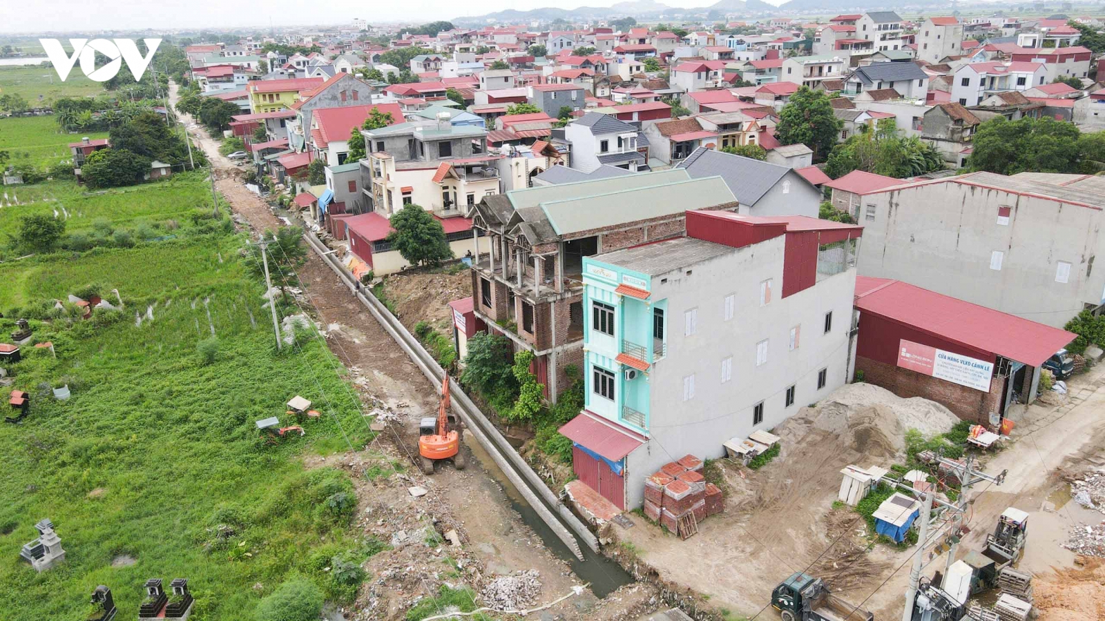 Dự án đường hơn 24 tỷ đồng thi công ì ạch, người dân ở Bắc Ninh đi lại khó khăn