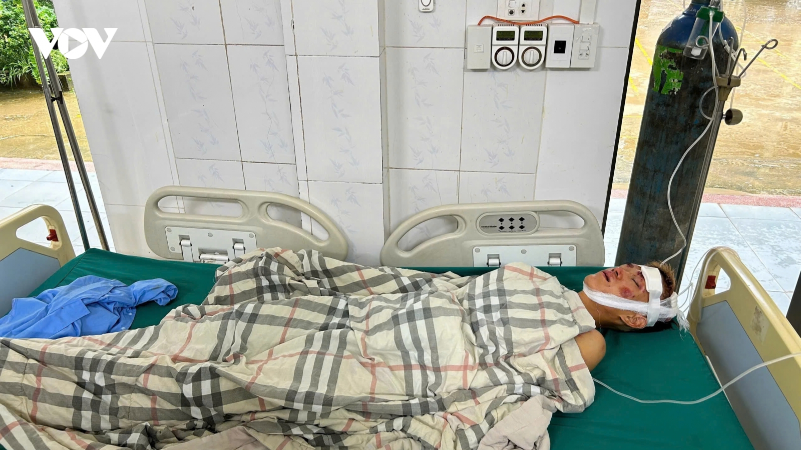 Công an xã Mù Cang Chải kịp thời cứu người bị lũ cuốn
