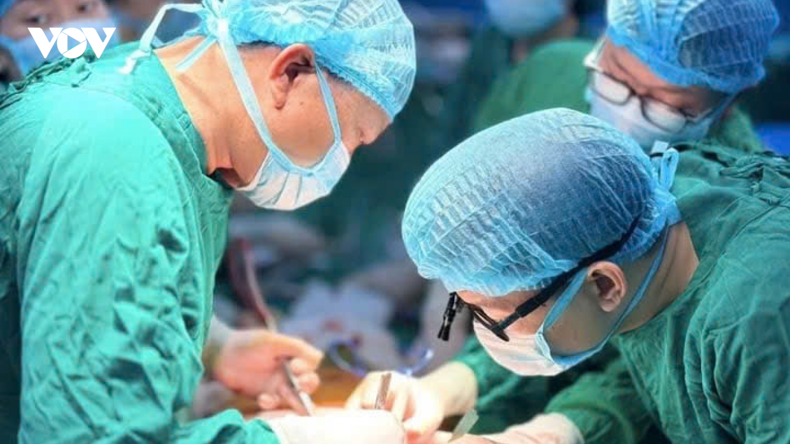 "Vợ khỏe không?" - Dòng chữ sau ca ghép phổi 8 giờ khiến vợ bật khóc