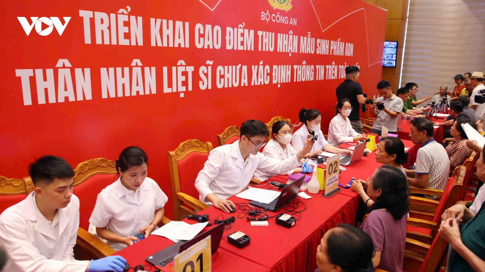 Thu nhận mẫu ADN thân nhân liệt sĩ: Nối nhịp đưa các anh trở về
