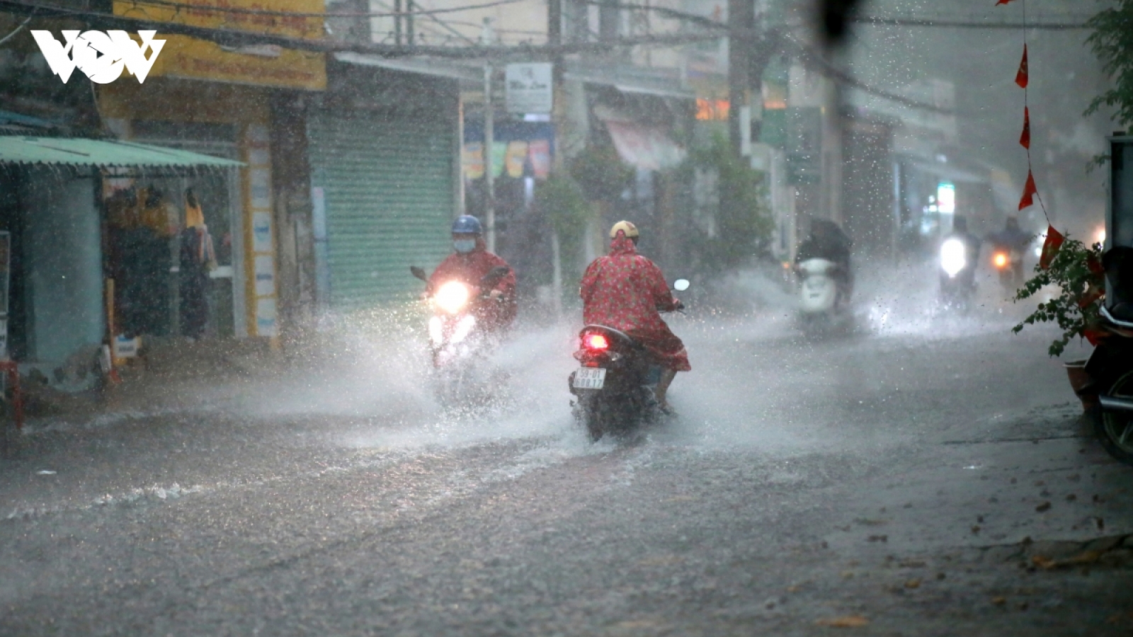 Gió mùa Tây Nam gây mưa lớn và thời tiết cực đoan cho cao nguyên Trung và Nam Bộ