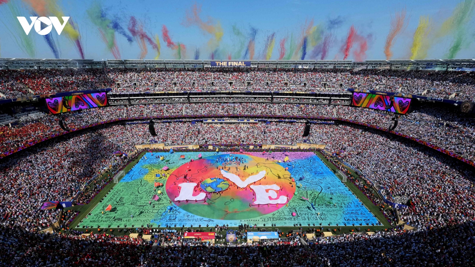 11 phút mở ra lịch sử mới của World Cup: Madonna, BTS và Shakira bùng nổ