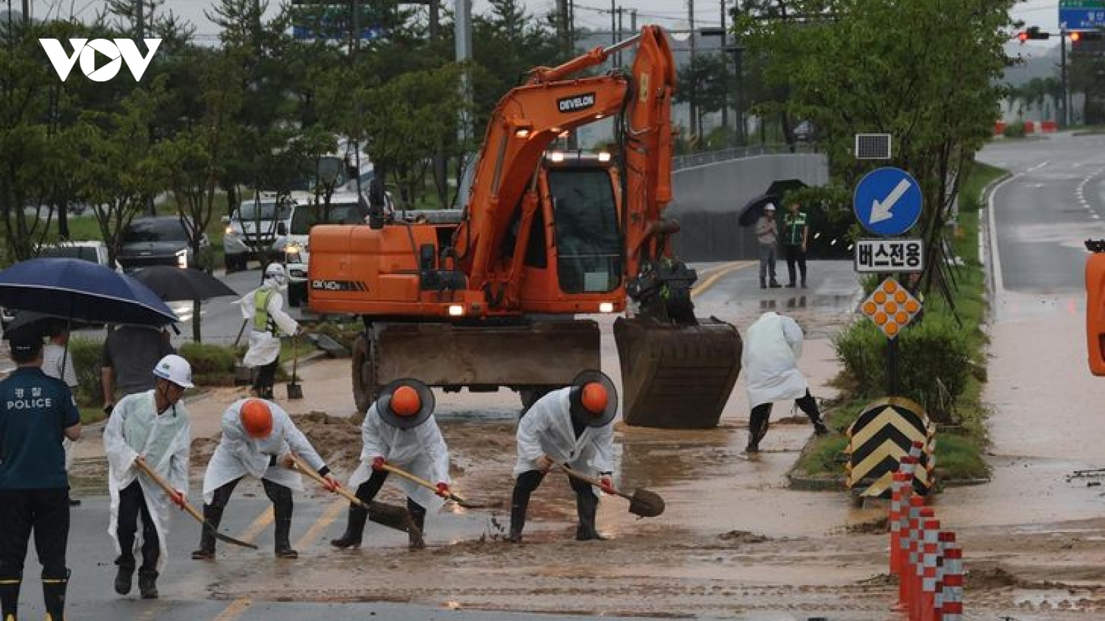 Mưa lớn gây lũ lụt và thiệt hại trên diện rộng tại Hàn Quốc
