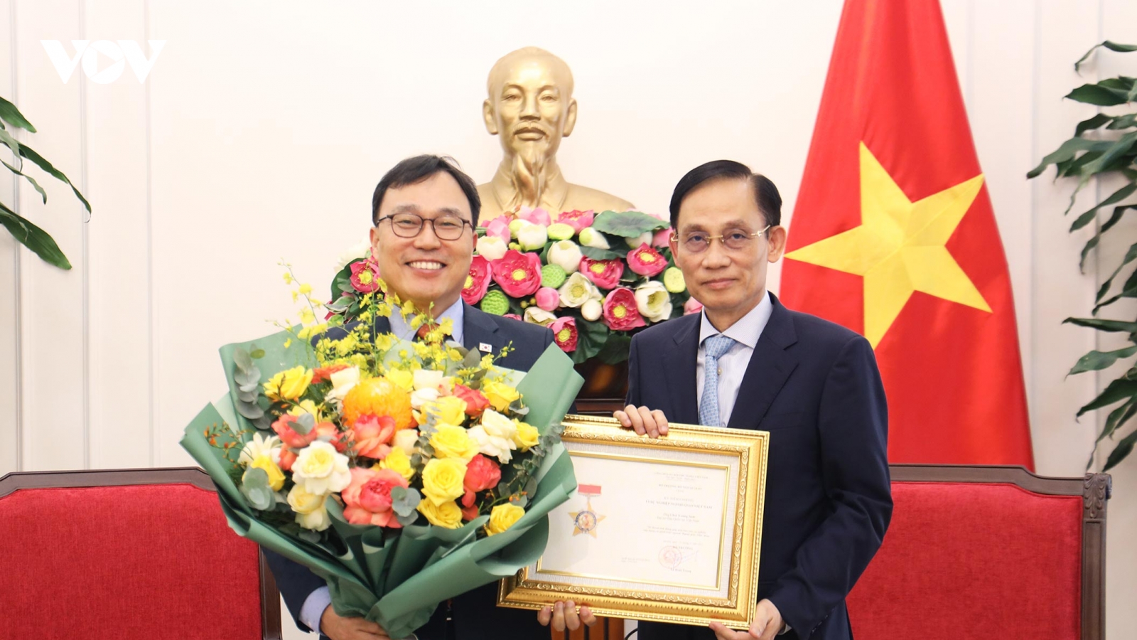 Bộ trưởng Bộ Ngoại giao Lê Hoài Trung tiếp Đại sứ Hàn Quốc tại Việt Nam