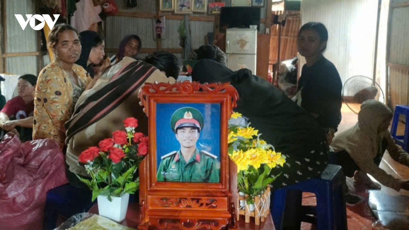 Truy tặng Bằng khen với Thượng sĩ Kpă Thiêp dũng cảm cứu người bị điện giật