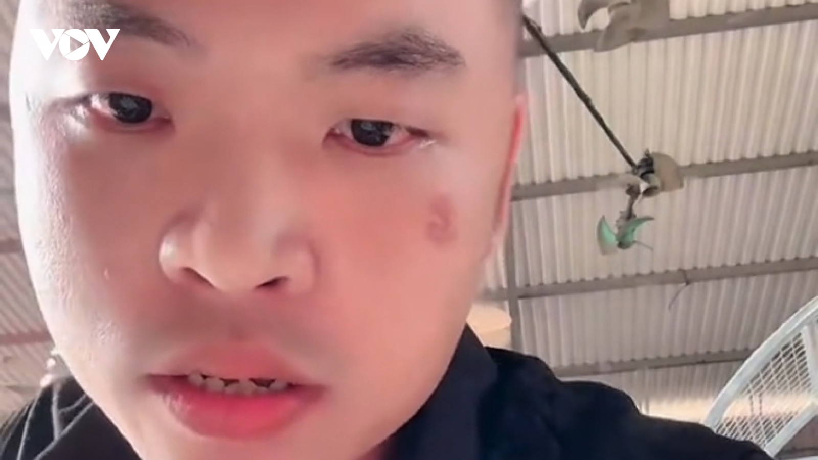 Bắt khẩn cấp Khánh Sky sau vụ đến nhà TikToker Vua Quạt livestream chửi bới