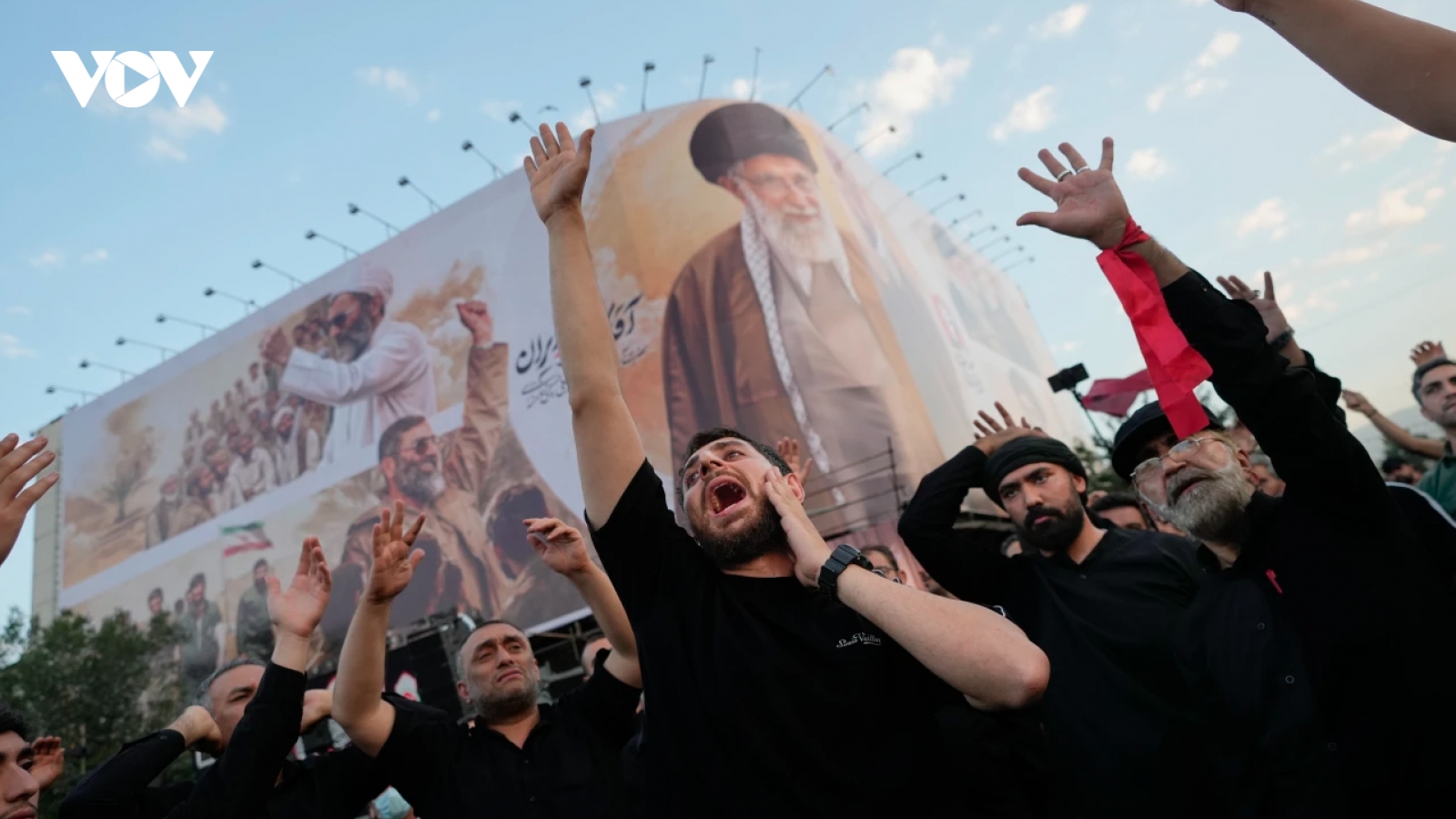 Vì sao ông Mojtaba Khamenei vắng mặt trong quốc tang cố lãnh đạo tối cao Iran?