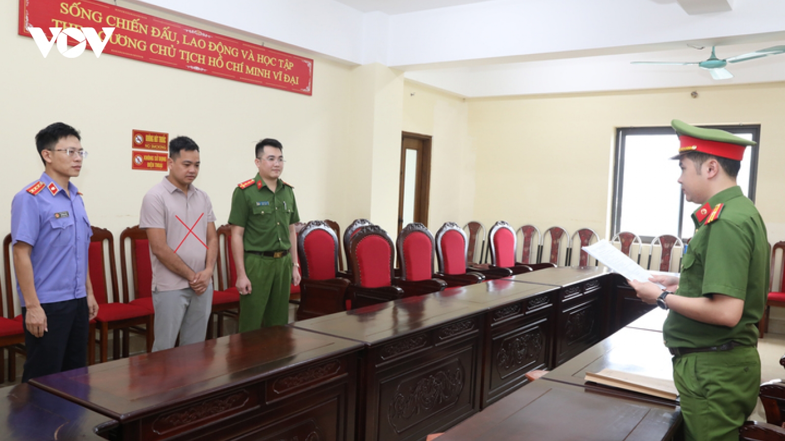 Khởi tố chủ đường dây sản xuất 16.000 sản phẩm giả thương hiệu thời trang Owen