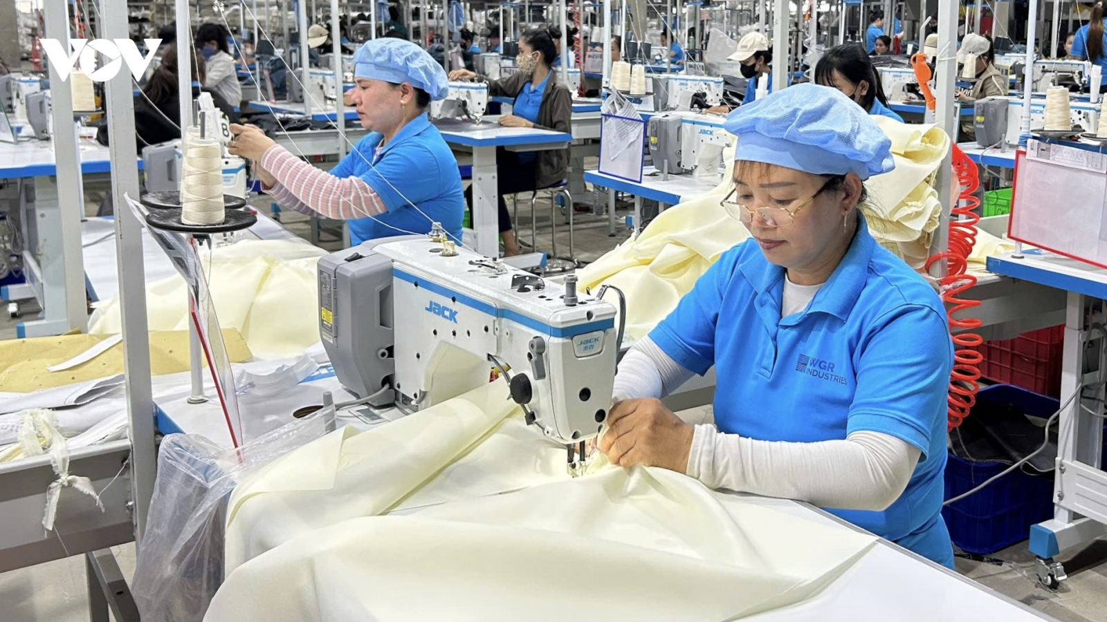 Khát nhân lực từ công trường xây dựng đến nhà máy và nương rẫy