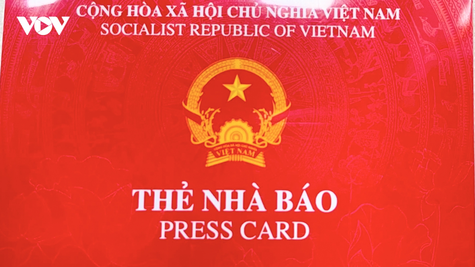 Mẫu thẻ nhà báo mới và 5 hình thức phát ngôn, cung cấp thông tin cho báo chí