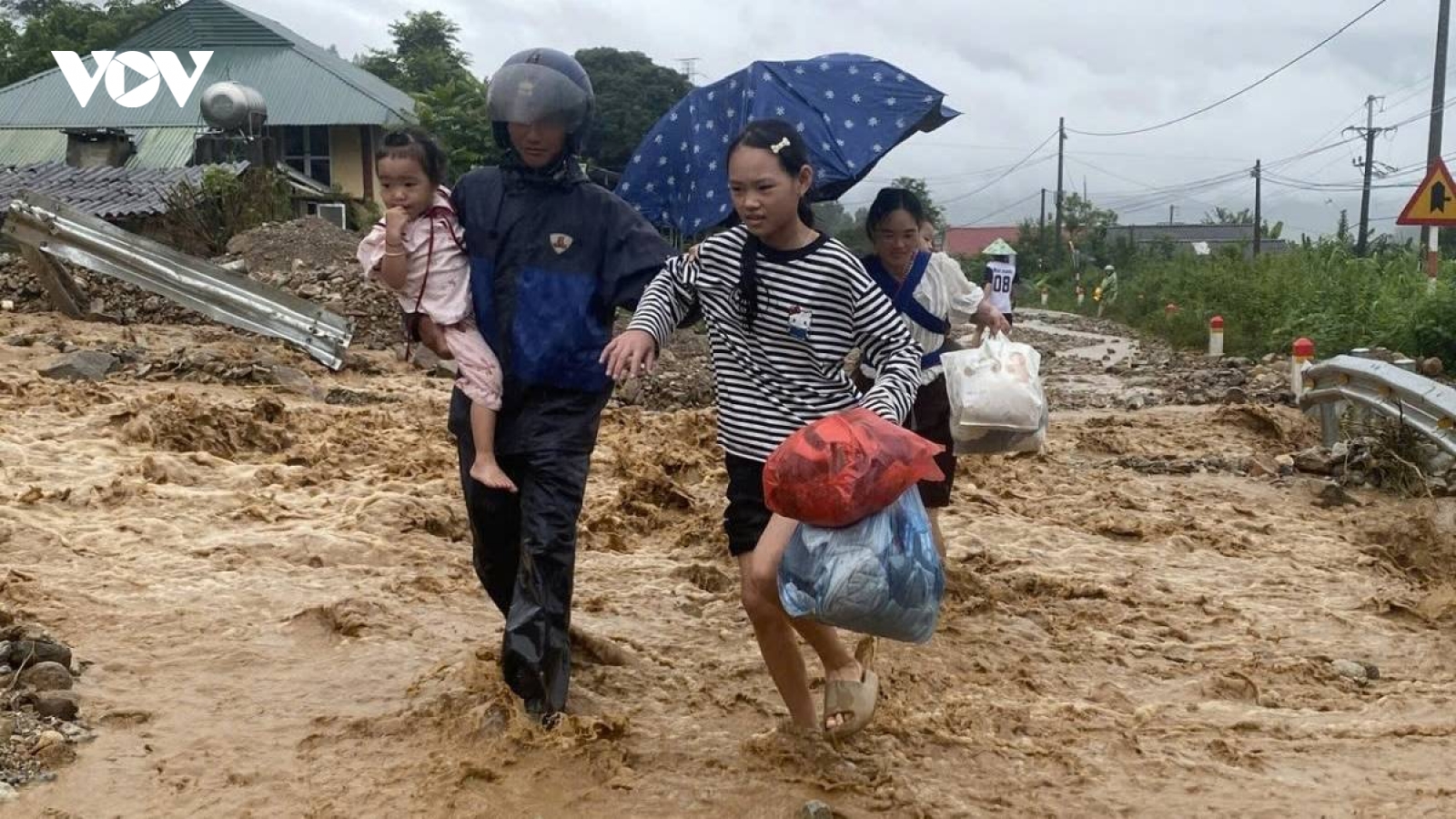Thủ tướng: Sẵn sàng ứng phó với các tình huống mưa lũ, không để bị động