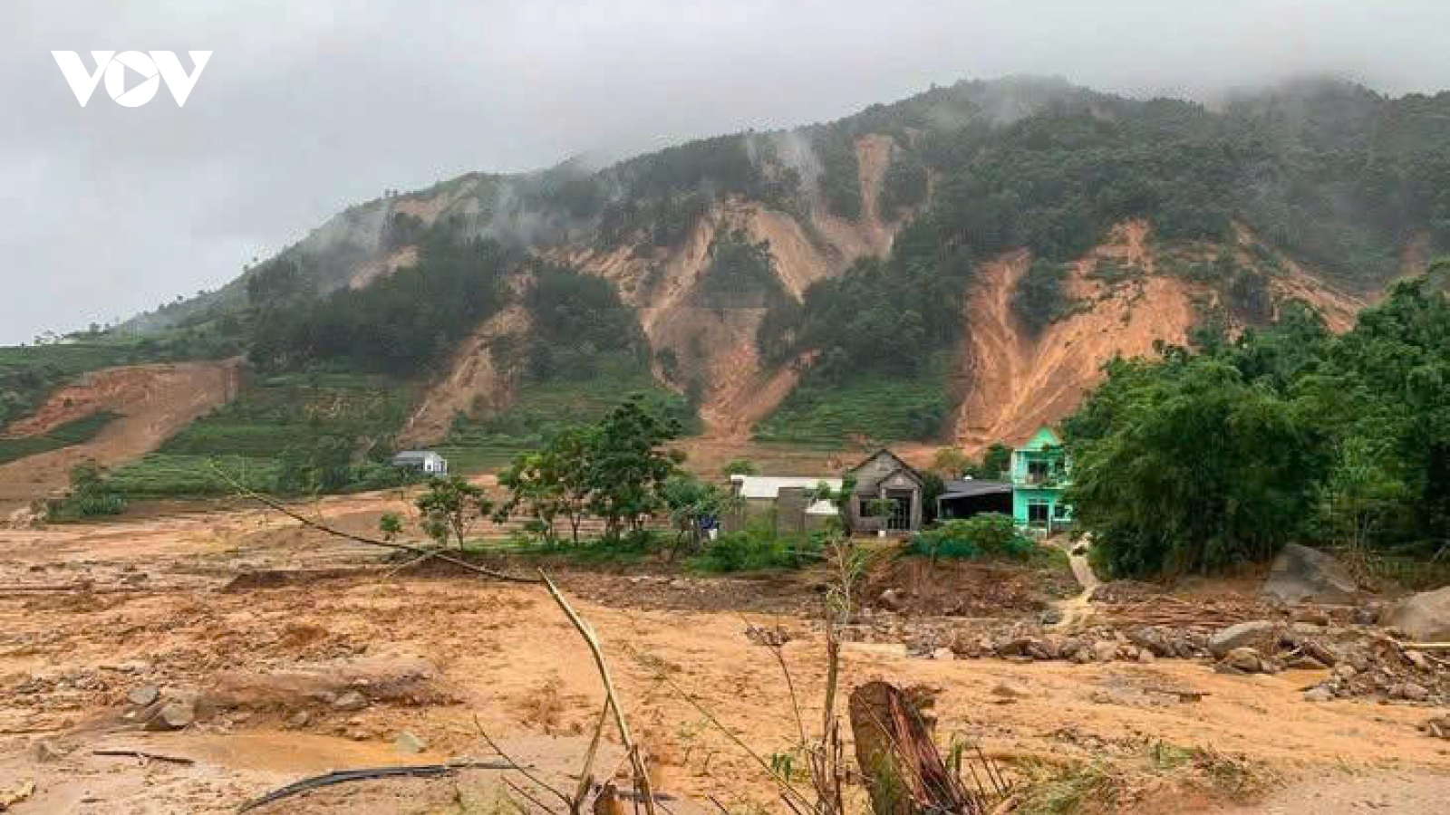 Mường Than sau lũ dữ: Chạy đua với thời gian tìm người mất tích