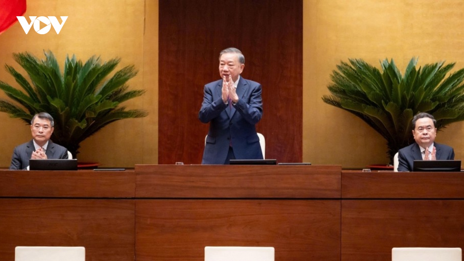 Top leader To Lam chairs conference reviewing three-tier government model