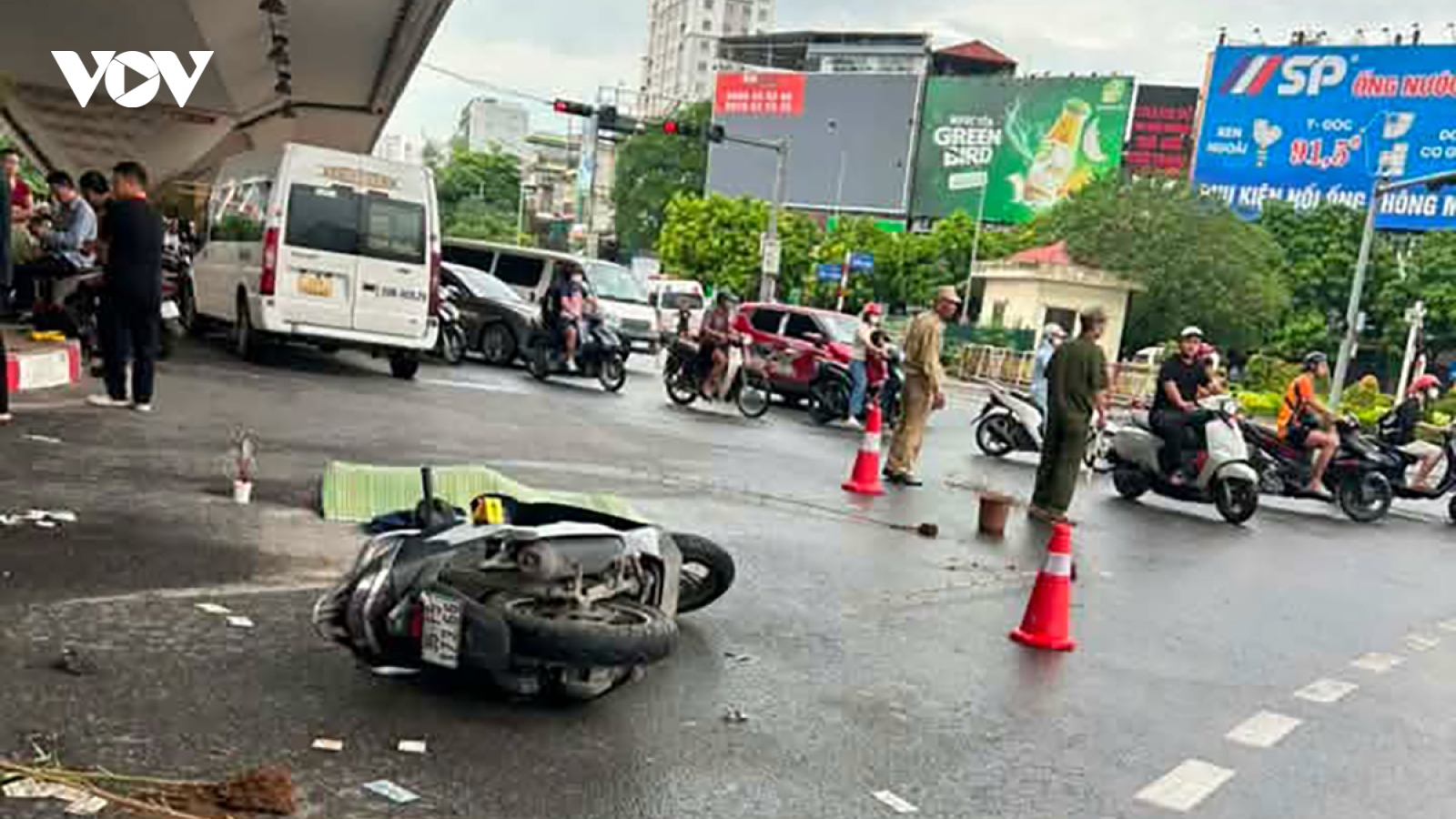 Mưa dông làm gia tăng tai nạn giao thông, Cục CSGT khuyến cáo "đi chậm để an toàn"