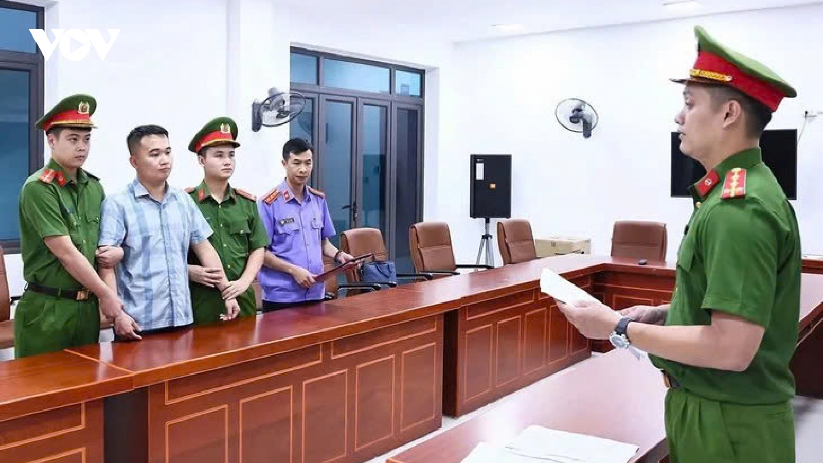 Vụ điểm 10 môn Toán ở Tuyên Quang: Một nữ giáo viên ra đầu thú, bị khởi tố