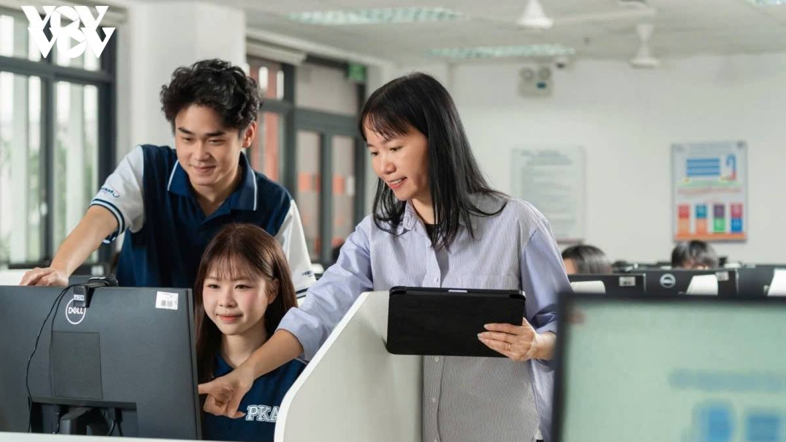 Ưu tiên nguồn nhân lực chất lượng cao cho các ngành công nghệ chiến lược