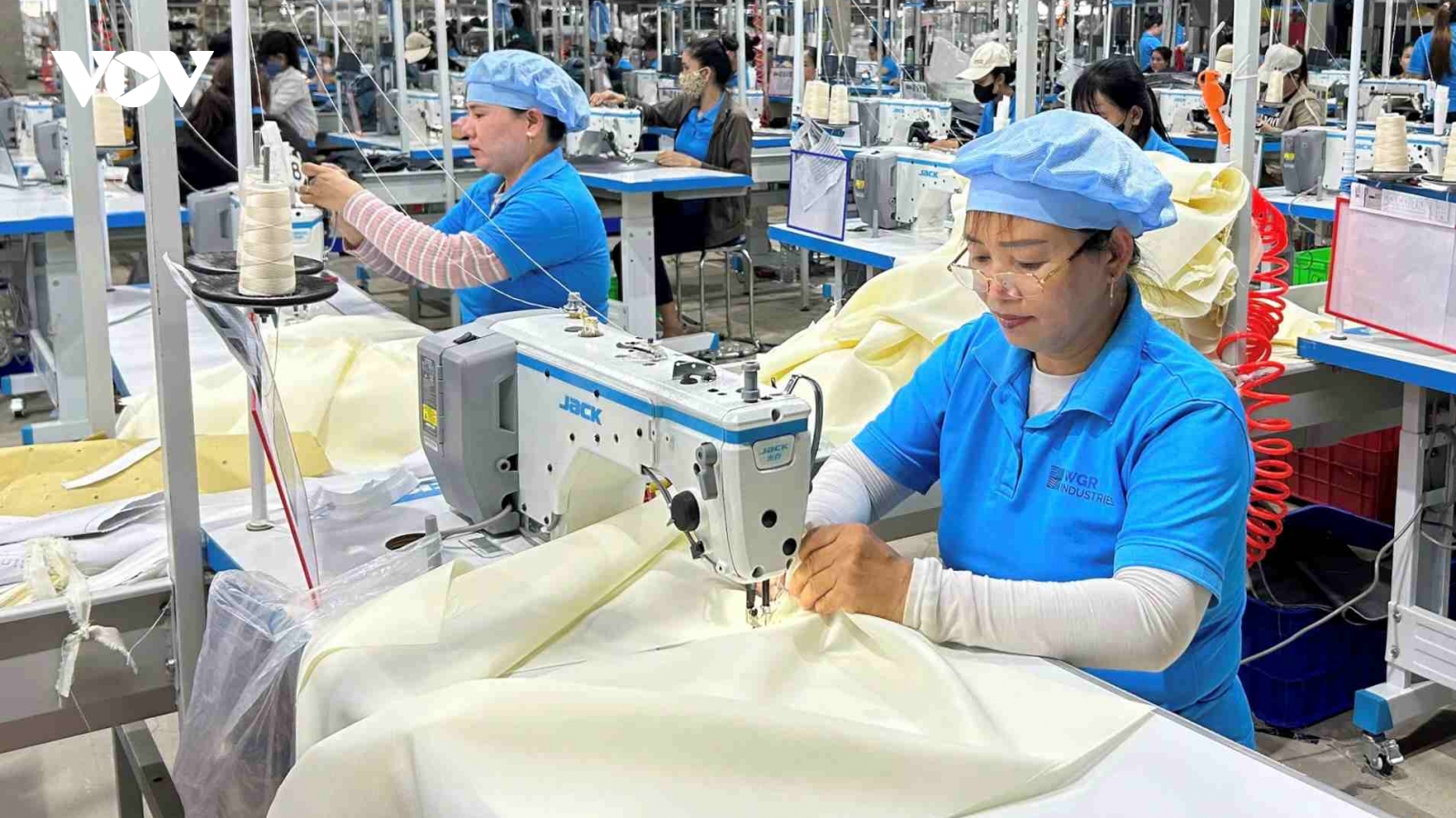 Khát nhân lực từ công trường xây dựng đến nương rẫy lẫn nhà máy
