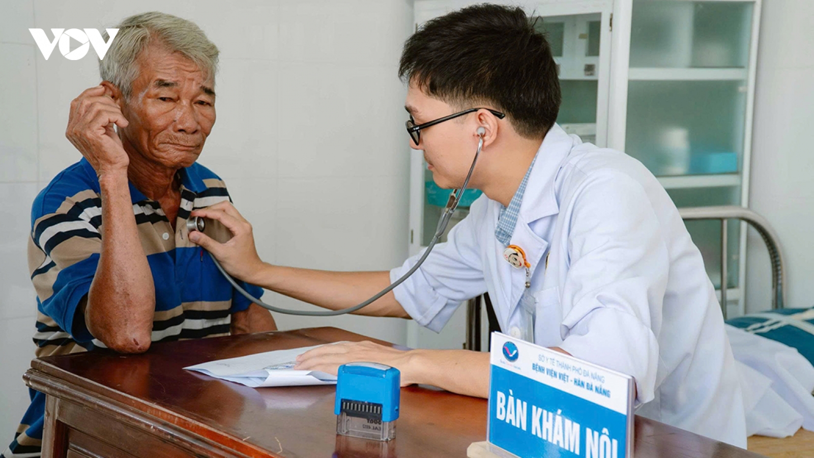 Đà Nẵng tổ chức khám lưu động đưa y tế đến tận bản làng vùng cao