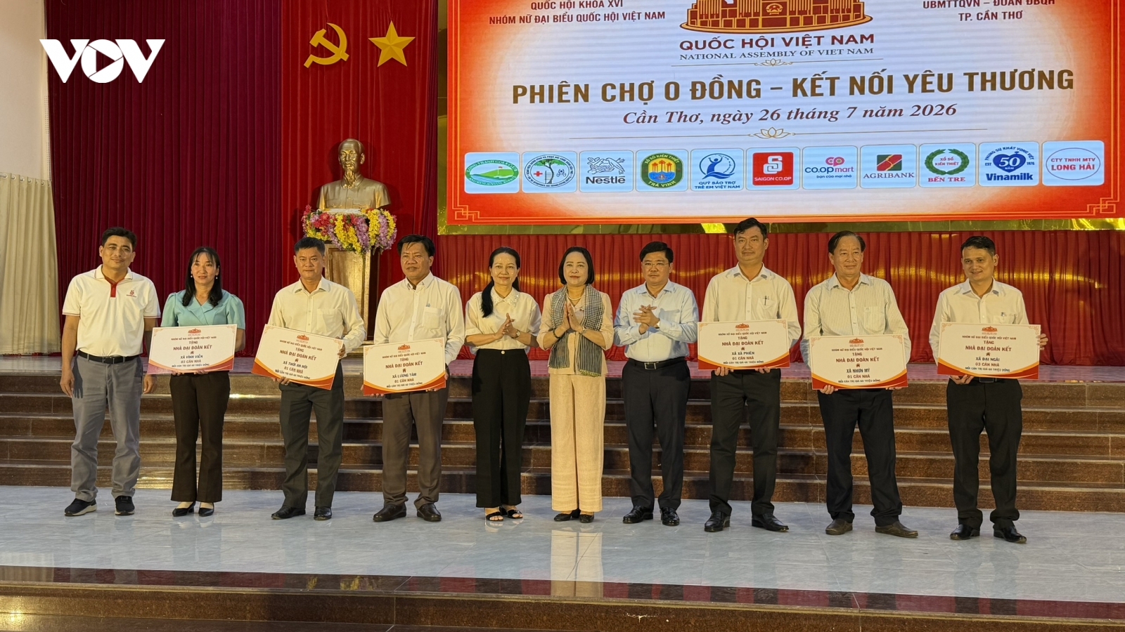 Nhóm nữ ĐBQH tri ân người có công với cách mạng tại xã vùng sâu Vĩnh Viễn