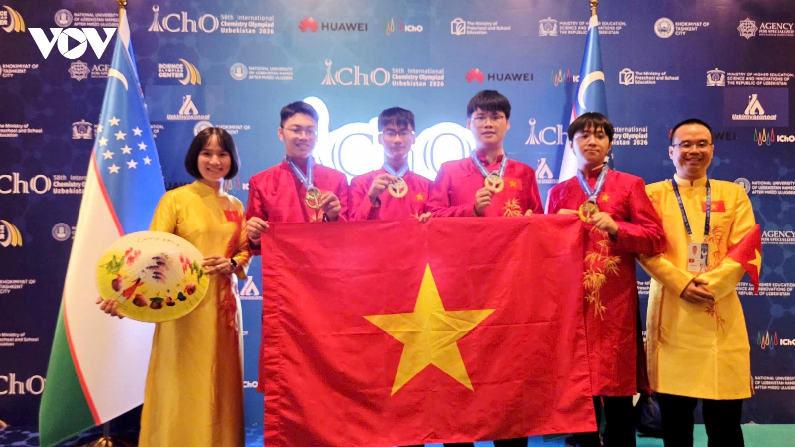 Việt Nam bội thu huy chương tại Olympic quốc tế: 4 HCV Hóa học, 4 HCB Sinh học
