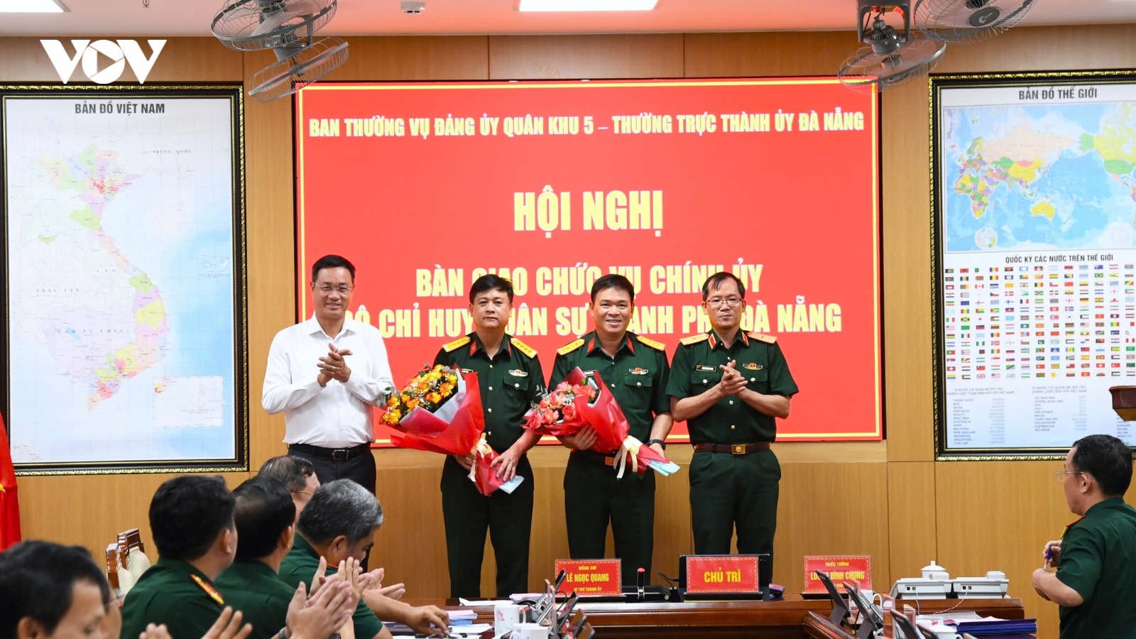 Bàn giao chức vụ Chính ủy Bộ CHQS thành phố Đà Nẵng