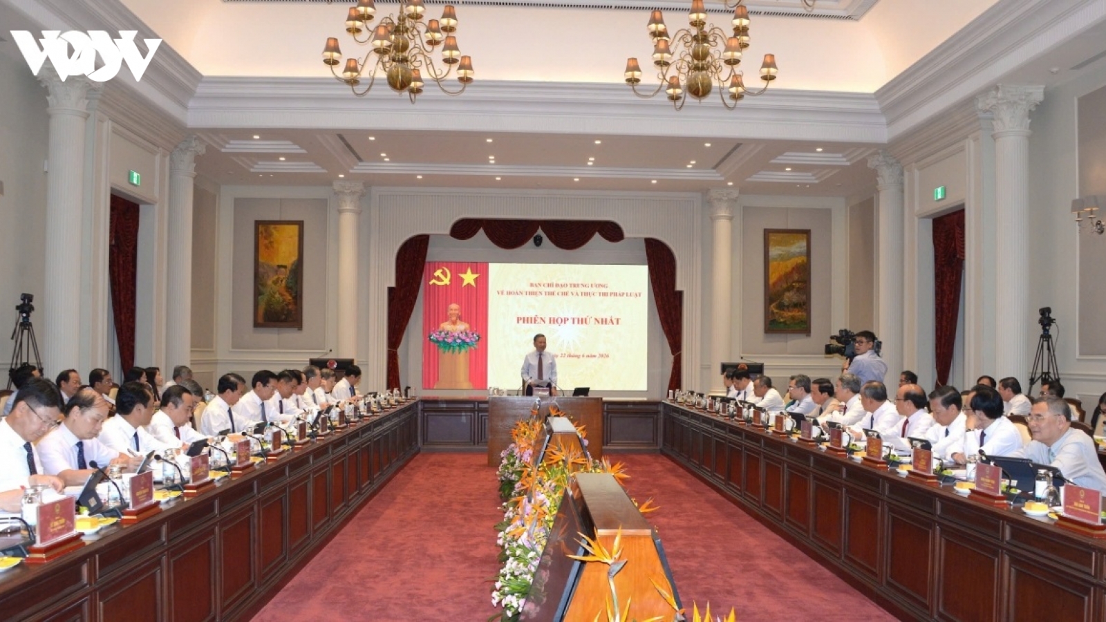 Thủ tướng yêu cầu nâng cao chất lượng xây dựng và tổ chức thi hành pháp luật