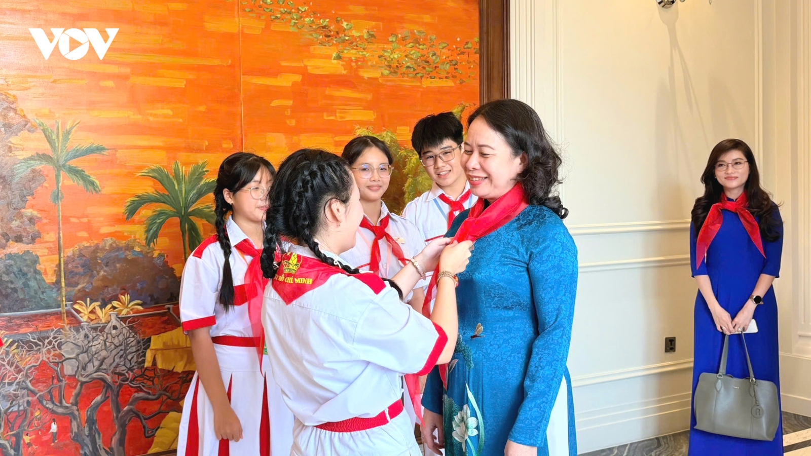 Phó Chủ tịch nước Võ Thị Ánh Xuân gặp mặt đoàn thiếu nhi “Em yêu Tổ quốc Việt Nam"