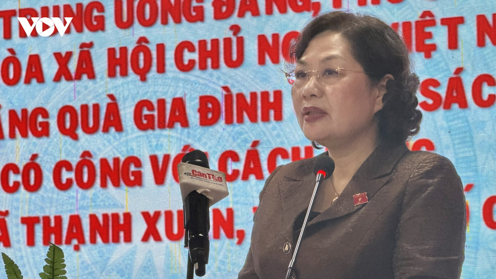 Phó Chủ tịch Quốc hội thăm gia đình người có công với cách mạng tại Cần Thơ