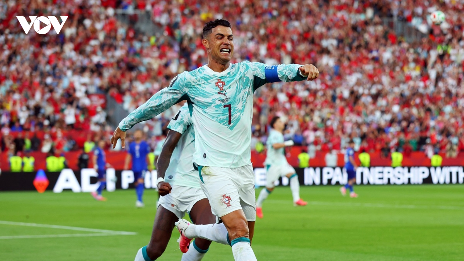 Những chân sút vĩ đại nhất lịch sử World Cup: Cristiano Ronaldo áp sát Pele