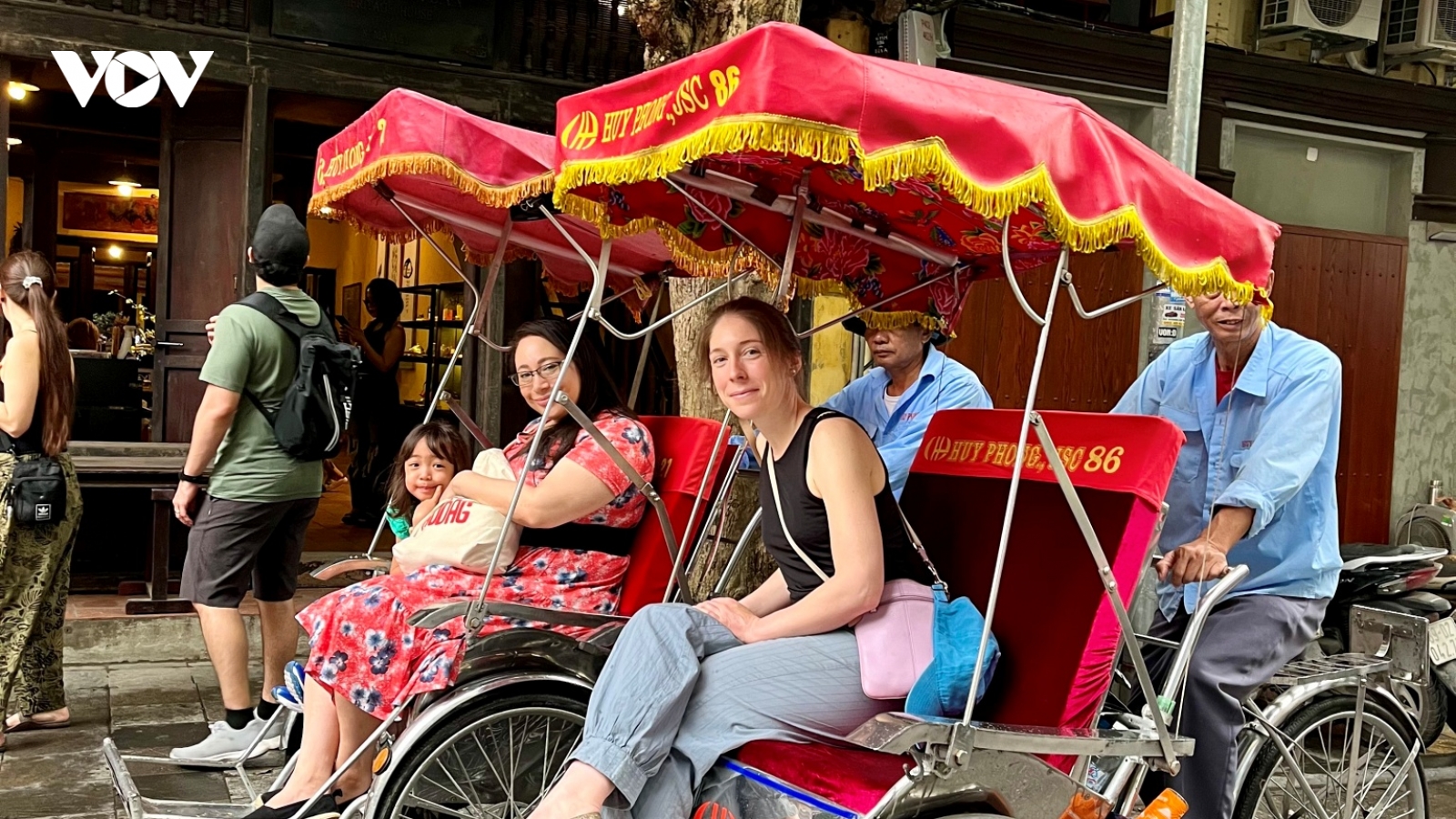 Xích lô Hà Nội: Từ phương tiện mưu sinh đến gợi mở về du lịch di sản