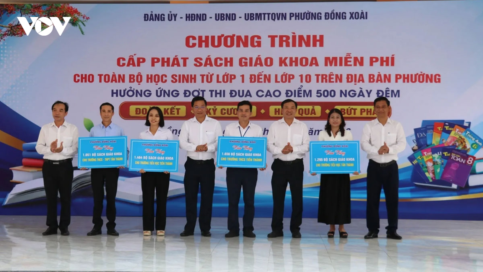 Một phường ở Đồng Nai cấp hơn 5.400 bộ sách giáo khoa miễn phí cho học sinh