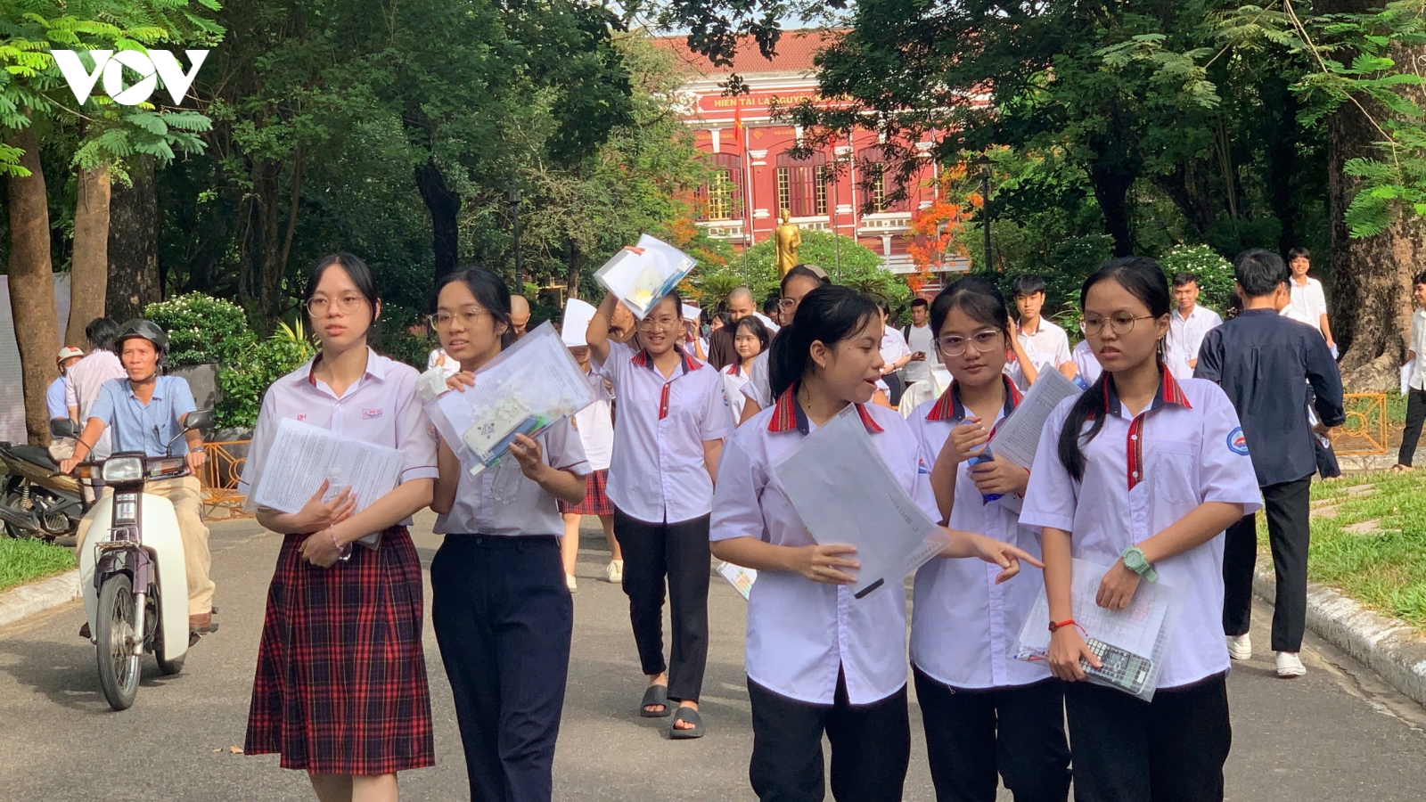 Học sinh Huế được mượn sách giáo khoa miễn phí