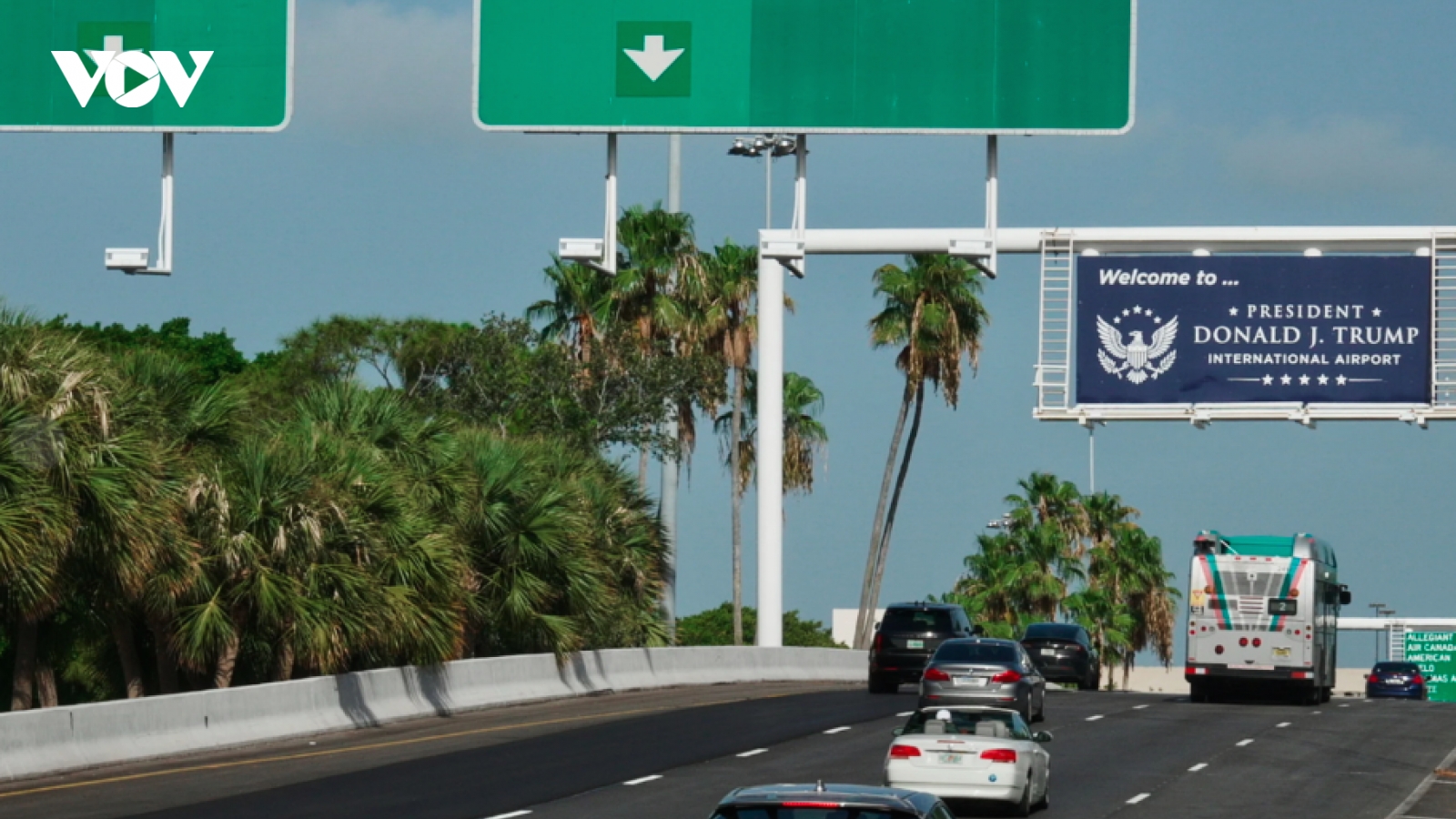Sân bay quốc tế tại bang Florida (Mỹ) chính thức đổi tên thành Donald J. Trump