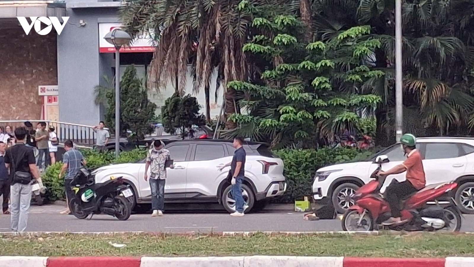 Một người phụ nữ tử vong sau va chạm giao thông trên đường Xuân Tảo, Hà Nội