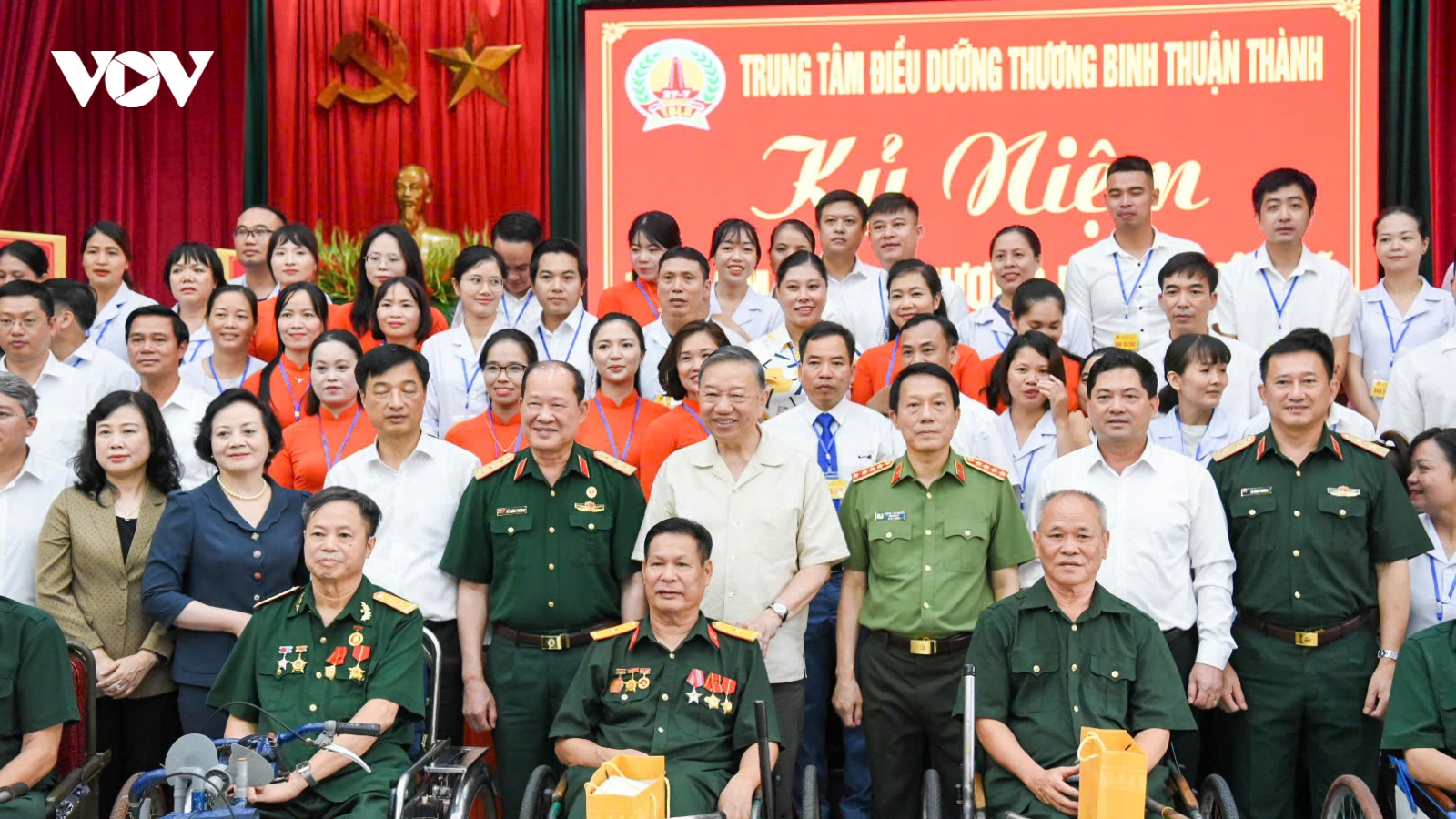Tổng Bí thư, Chủ tịch nước Tô Lâm thăm và tặng quà các thương bệnh binh ở Bắc Ninh