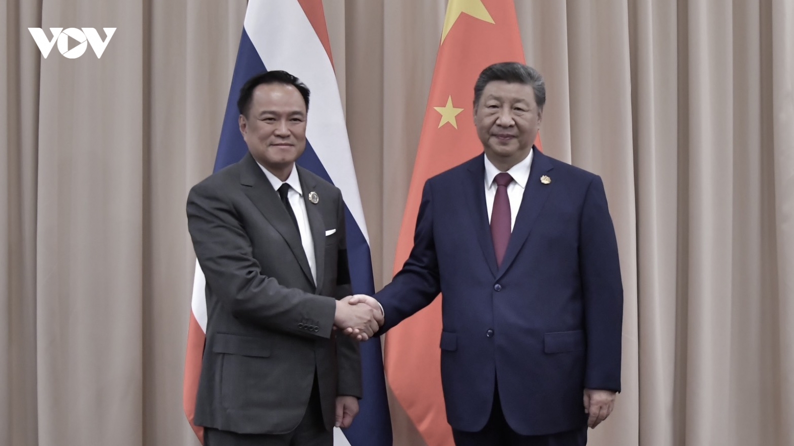 Thủ tướng Thái Lan thăm Trung Quốc: Trải thảm đỏ hút vốn AI, bán dẫn và xe điện