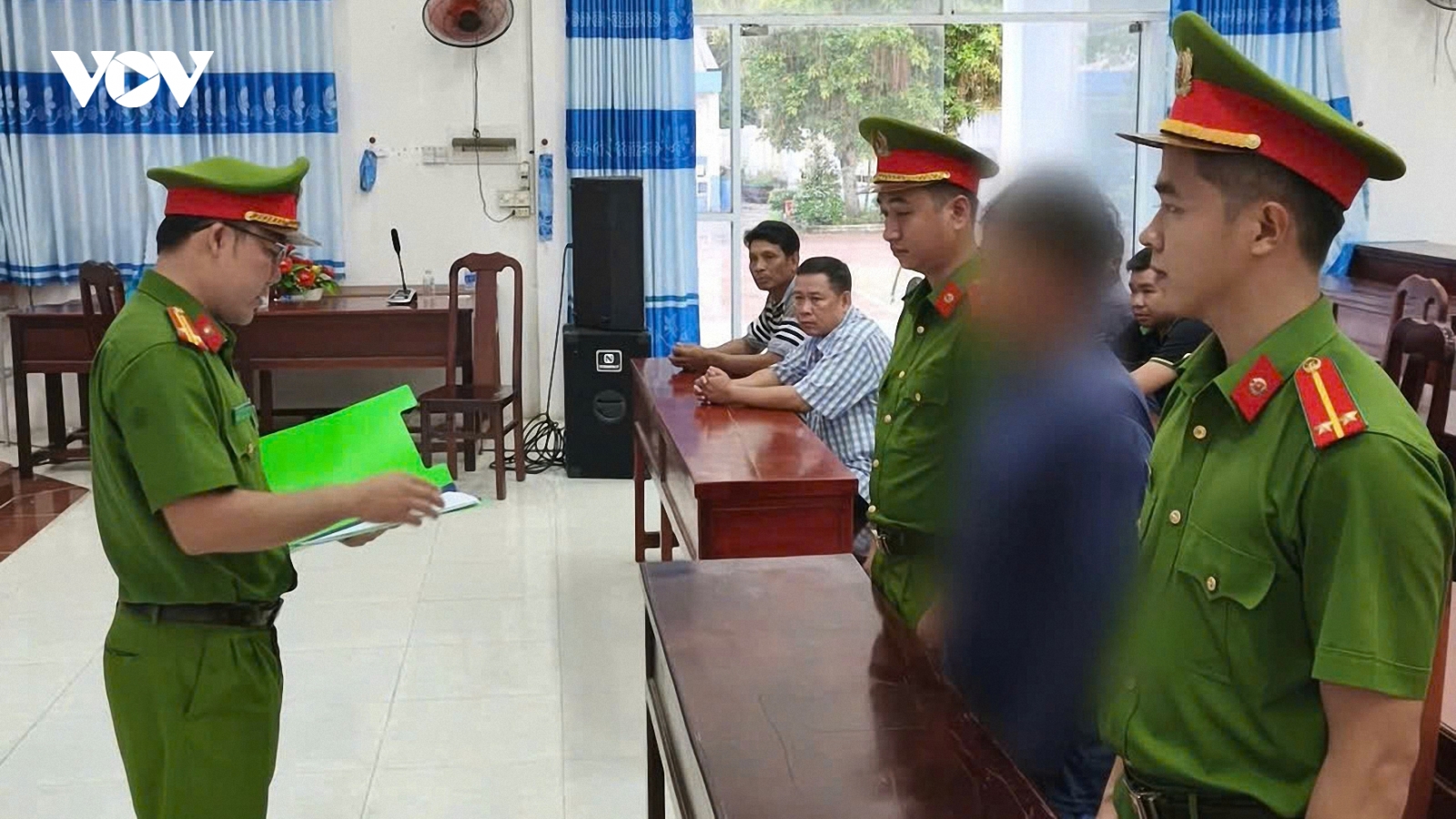 Vĩnh Long: Bắt giam đối tượng tàng trữ vũ khí quân dụng, chém người rồi bỏ trốn