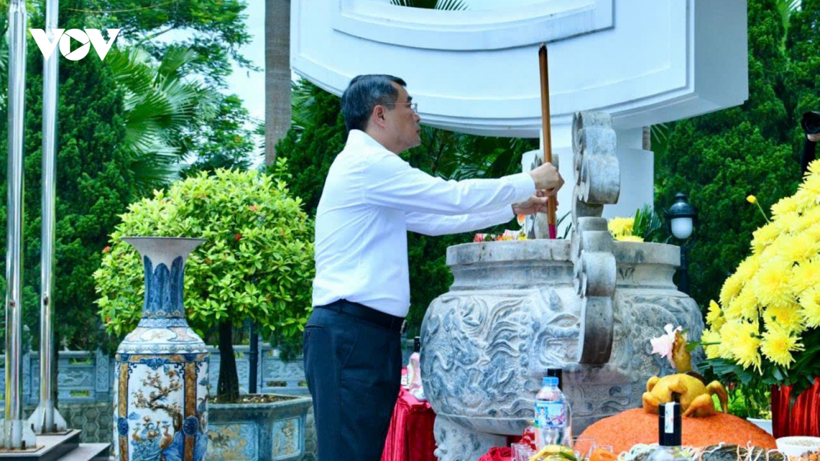 Thủ tướng Lê Minh Hưng tri ân các Anh hùng liệt sĩ tại Nghĩa trang Vị Xuyên