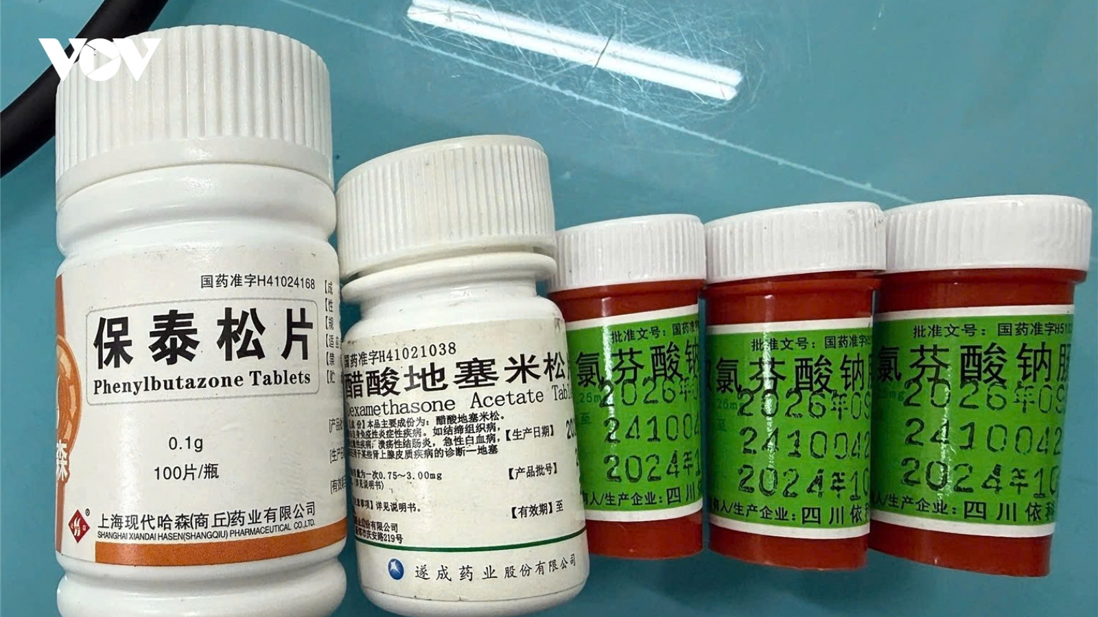 Cụ ông hôn mê vì uống thuốc chứa chất cấm Phenylbutazone tự mua trên mạng