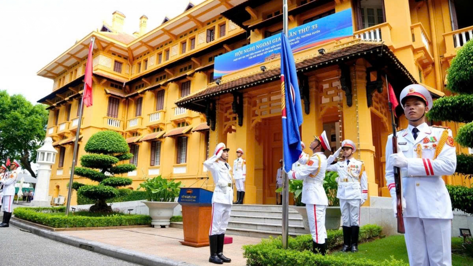 Lễ thượng cờ ASEAN: Thúc đẩy đoàn kết, hợp tác vì tương lai khu vực