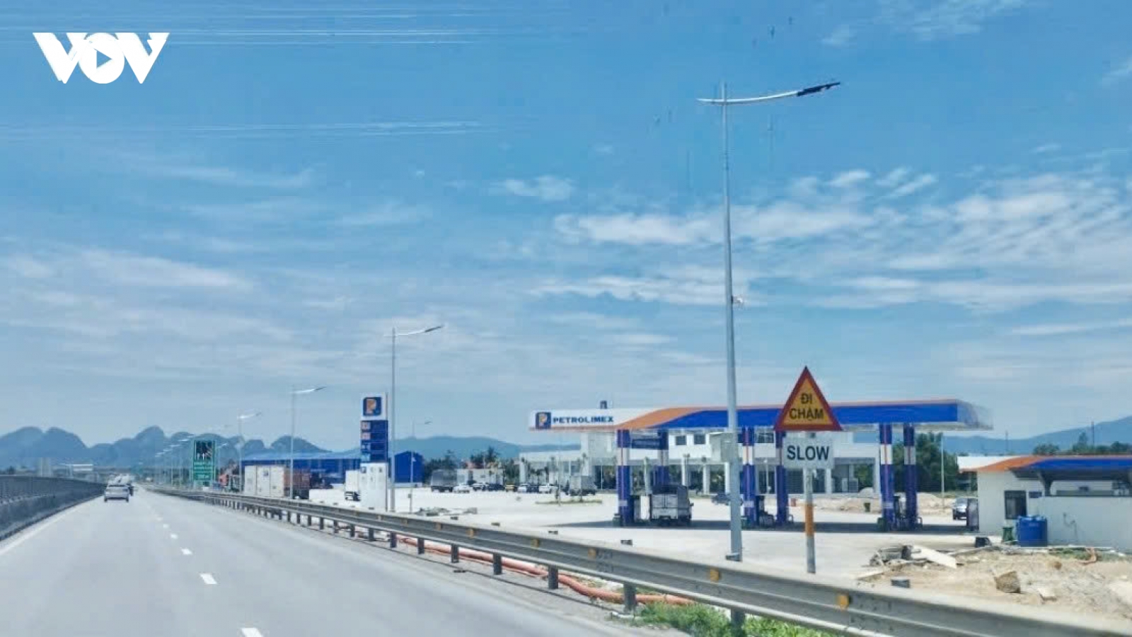 Cục Đường bộ cảnh báo nhiều trạm dừng nghỉ cao tốc Bắc - Nam chậm tiến độ