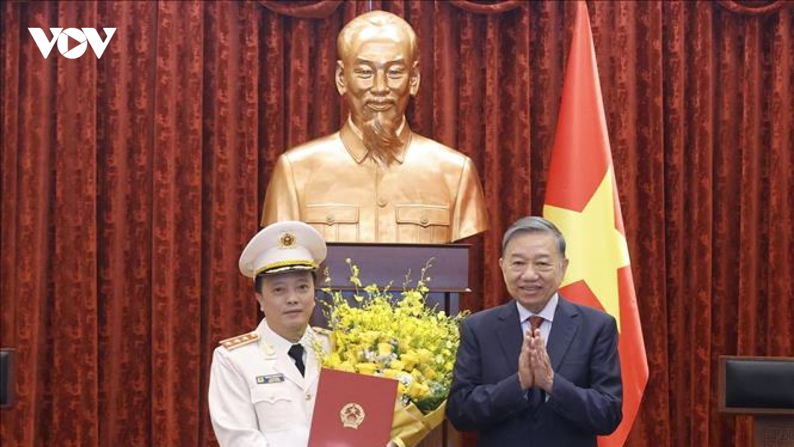 Tổng Bí thư, Chủ tịch nước Tô Lâm trao quyết định thăng quân hàm Thượng tướng cho Thứ trưởng Bộ Công an Đặng Hồng Đức