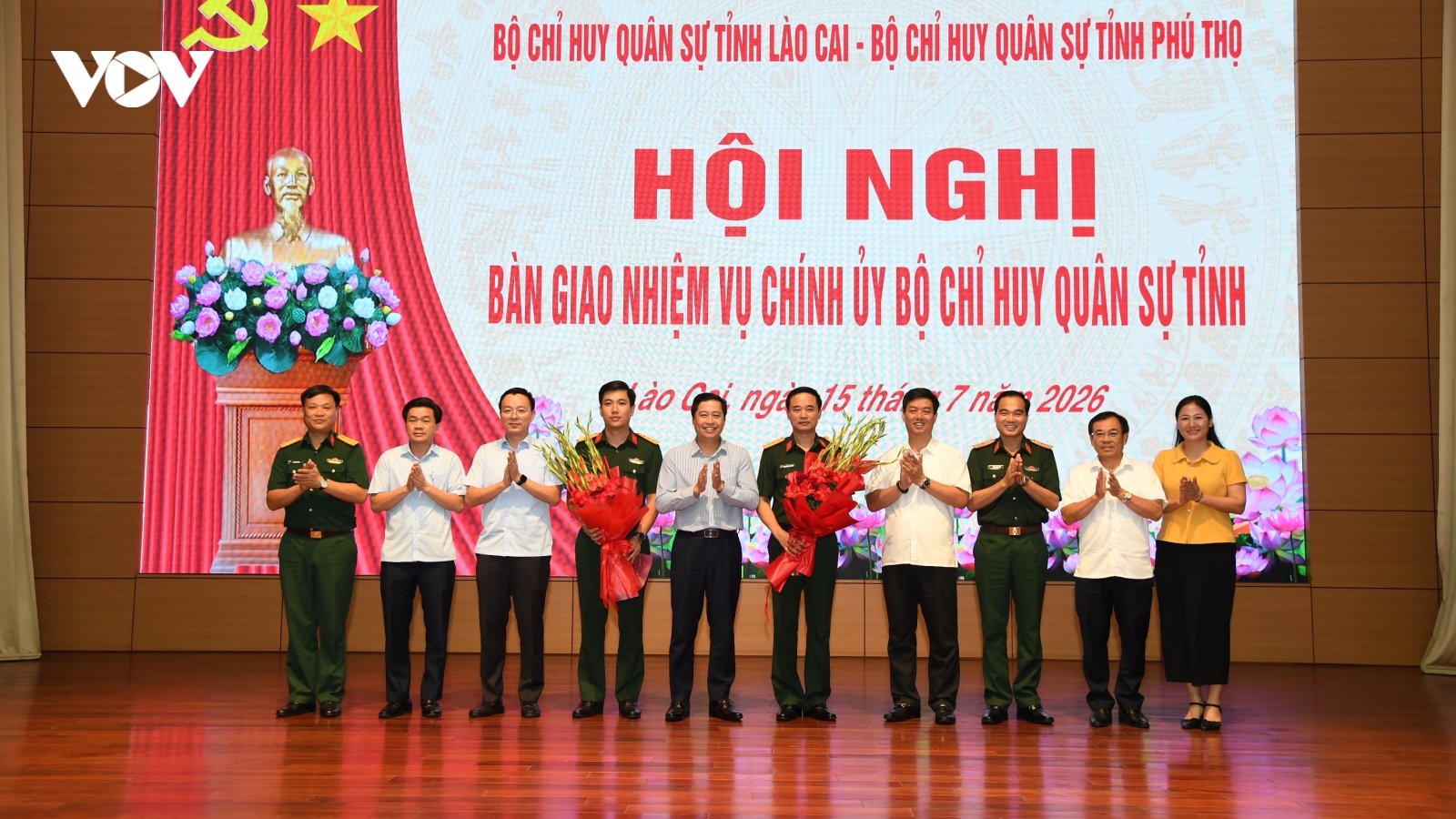 Bàn giao nhiệm vụ Chính ủy Bộ CHQS tỉnh Lào Cai