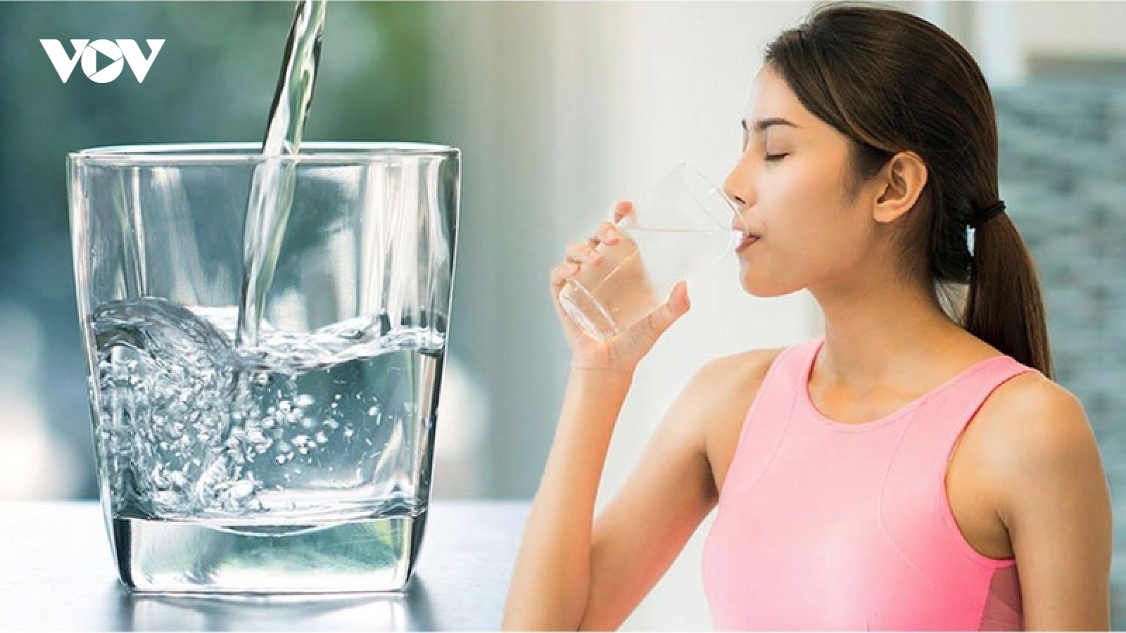 Giảm cân bằng cách uống nhiều nước: Hiệu quả đến đâu?