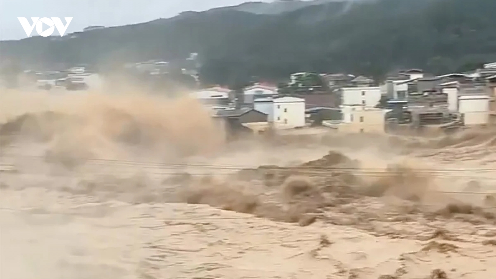 Vỡ đập do mưa lũ từ bão Maysak, Trung Quốc khẩn trương sơ tán người dân