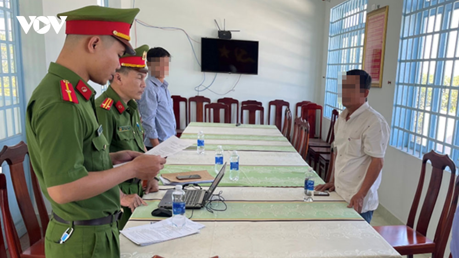 Cựu chủ tịch và phó chủ tịch xã bị truy tố vì "tiếp tay" hành vi lừa đảo